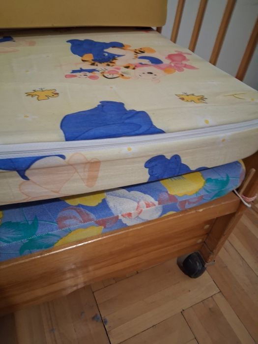 Подарявам детска кошара.Легло