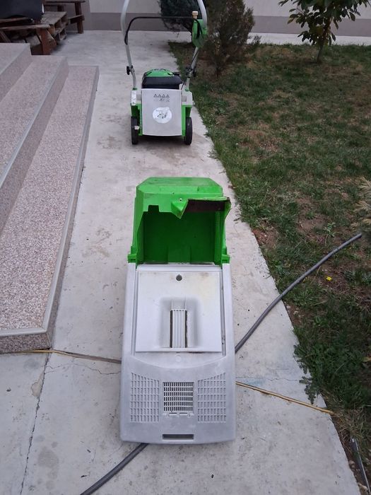 Vând mașină de tuns gazon pe benzină Viking.