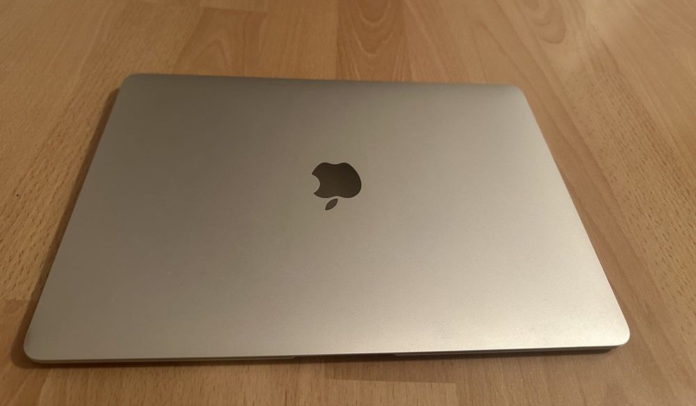 Лаптоп MacBook Air 2019 с чисто НОВА батерия