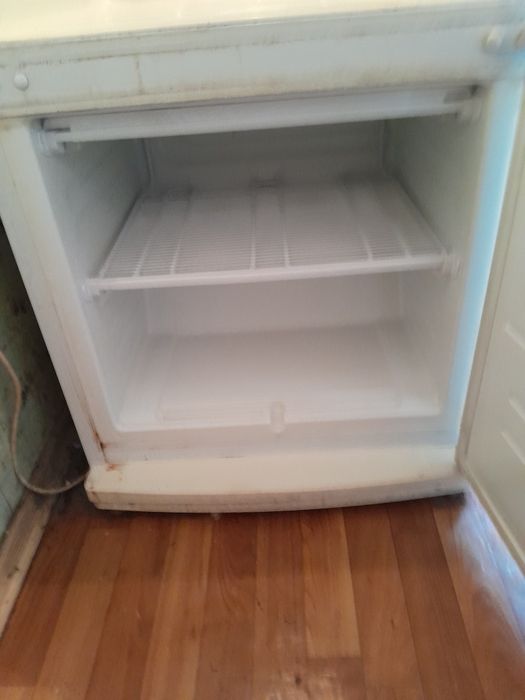 Продаётся холодильник  на запчасти