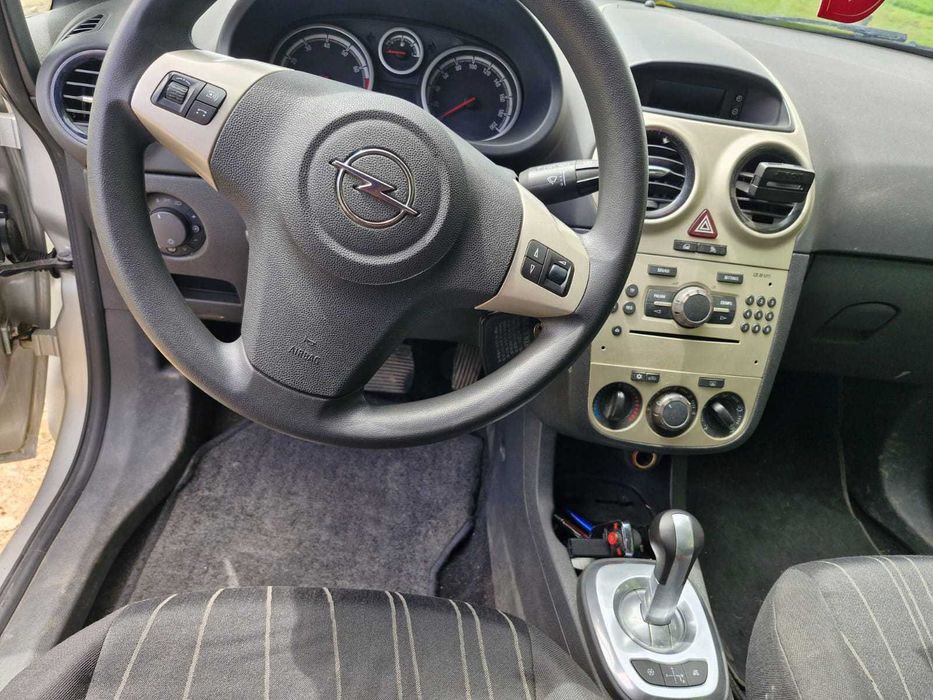 Vand opel corsa automat