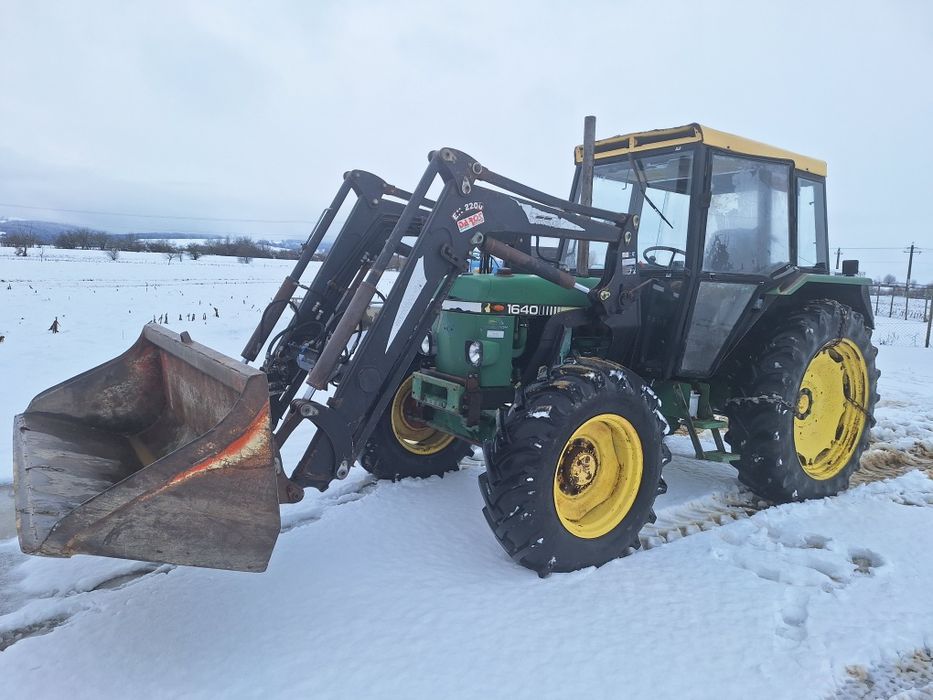 john deere 1640 cu incarcator frontal 4×4
