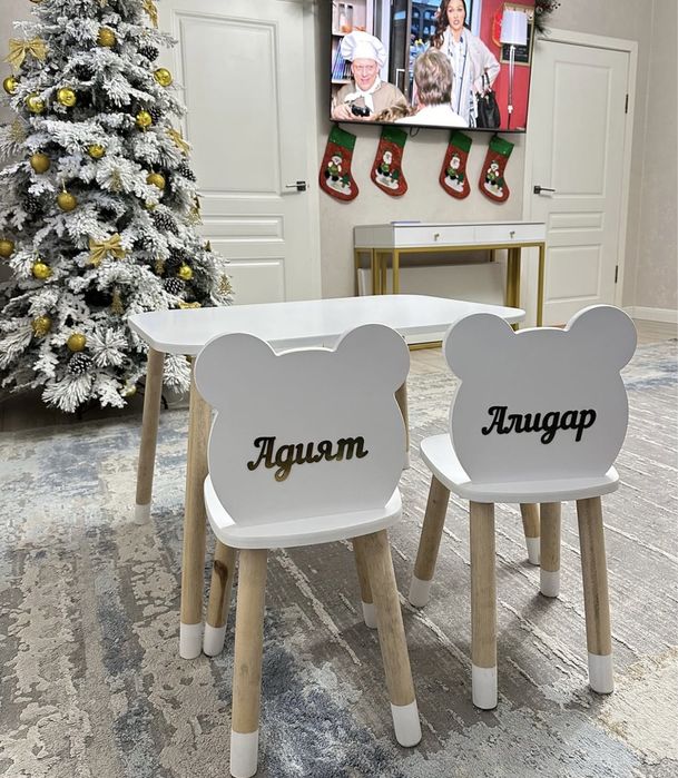 Детский стол и стулья