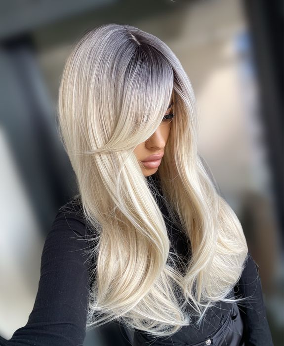 Peruca blonda cu radacina inchisa