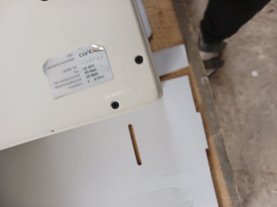 Vând boxe Canton LE 400