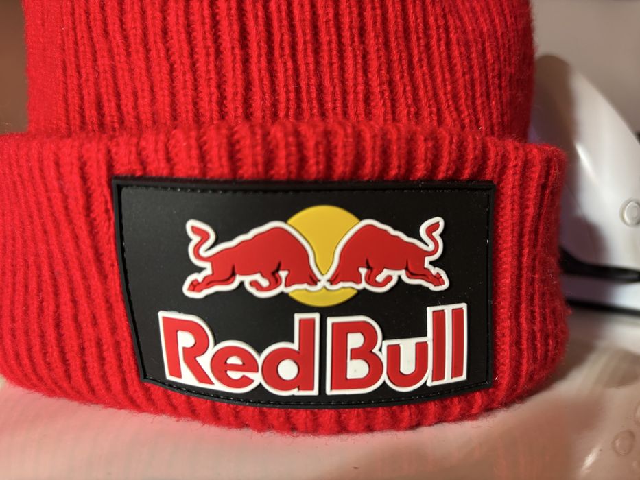 Зимна шапка на Red Bull freeride teams