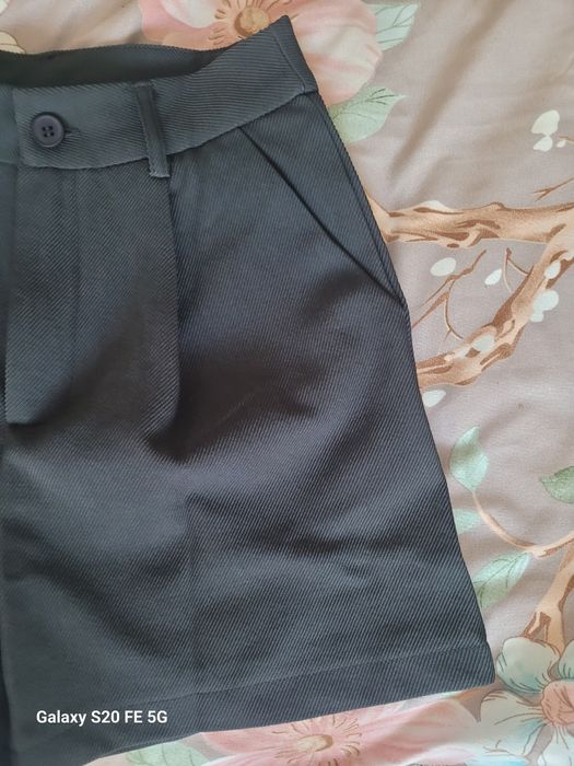 Pantaloni scurti, negru/gri inchis, doar probati,  ma string in talie