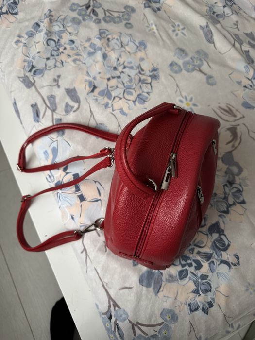 Rucsac rosu de piele