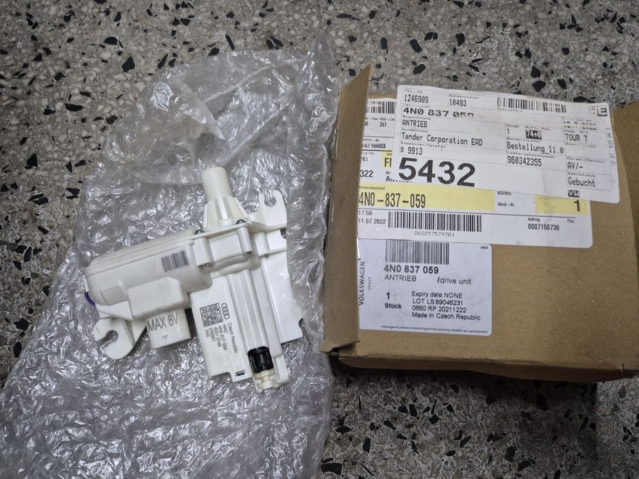 Audi А8 3.0  2018г. OEM задвижващ механизъм за плавно затваряне на пре