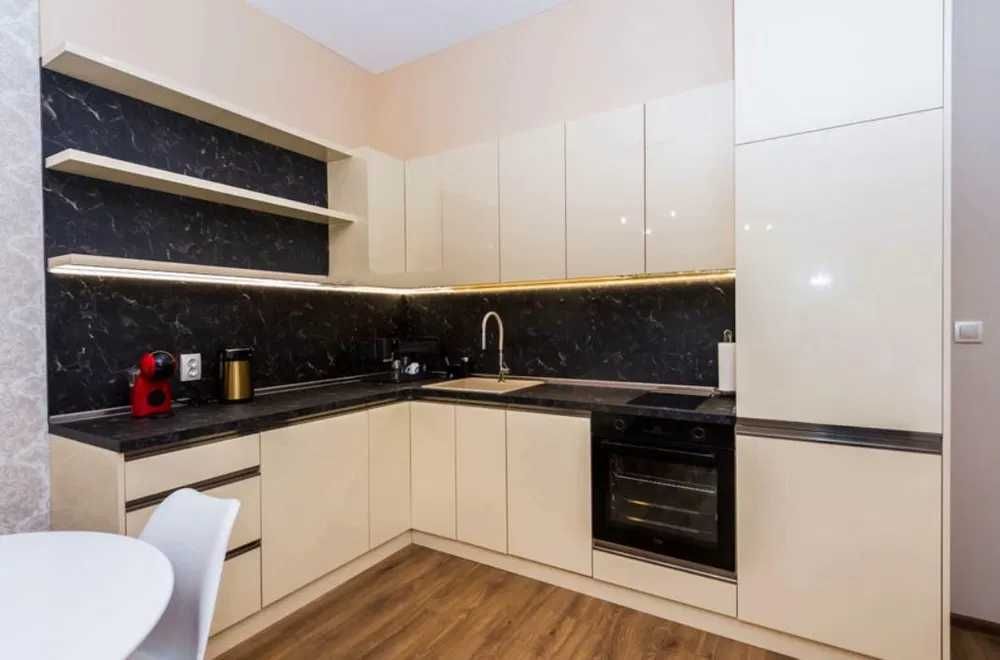 Дава се под наем Двустаен апартамент в София, Люлин 10 - 70 кв.м за 612 € - Снимка #1