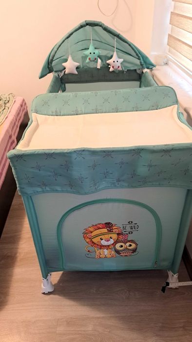 Бебешка кошара-в отлично състояние с матрак от мемори пяна.