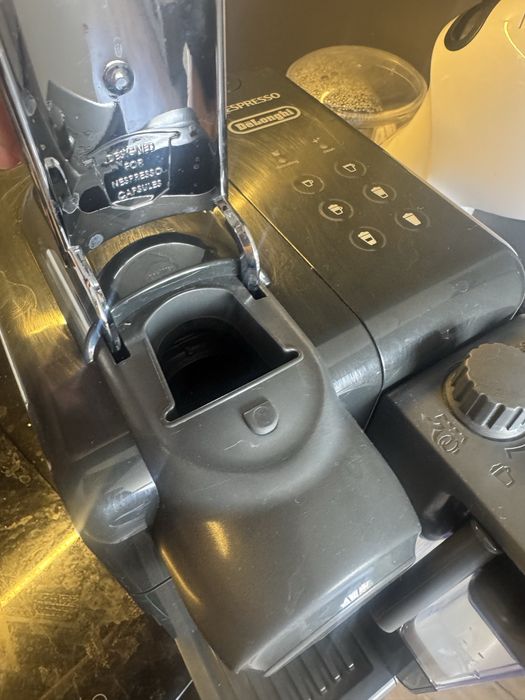 Кофемашина капсульная Delonghi nespresso