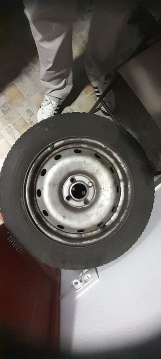 6 Jante logan r 15, 2 cauciucuri de vara, 2 de iarna plus 6 capace