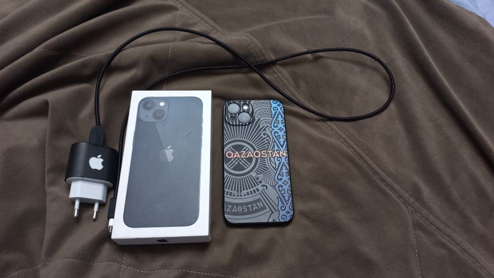 Продам телефон Айфон 13