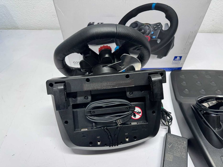 Волан с педали - Logitech G29 / PC/PS4/PS5