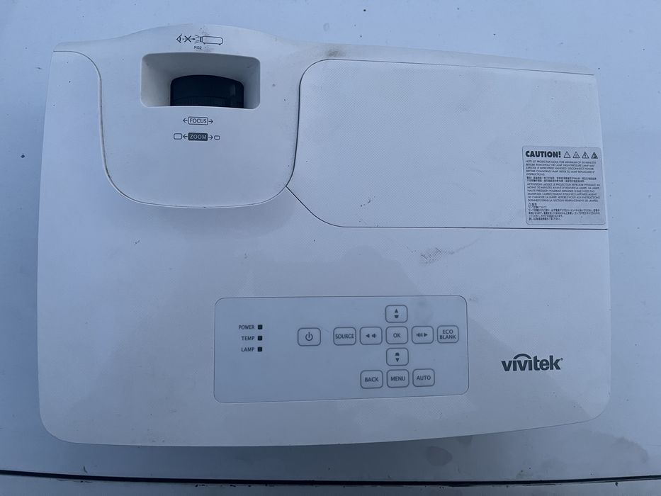 Проектор vivitek