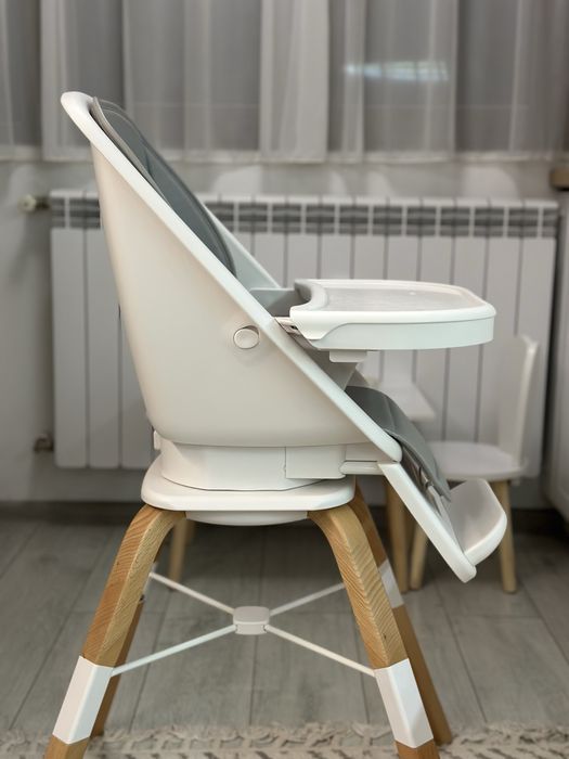 Scaun de masă BabyGo 360, alb – stare bună