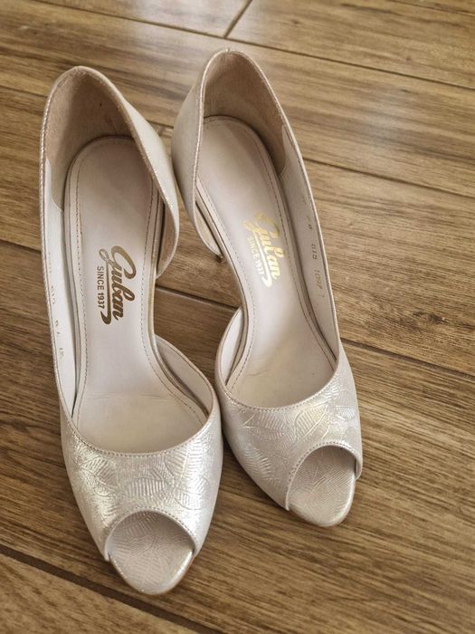 Pantofi dama , decupati, din piele