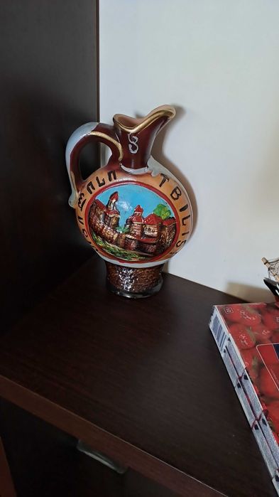 картины, декор, аксессуары.