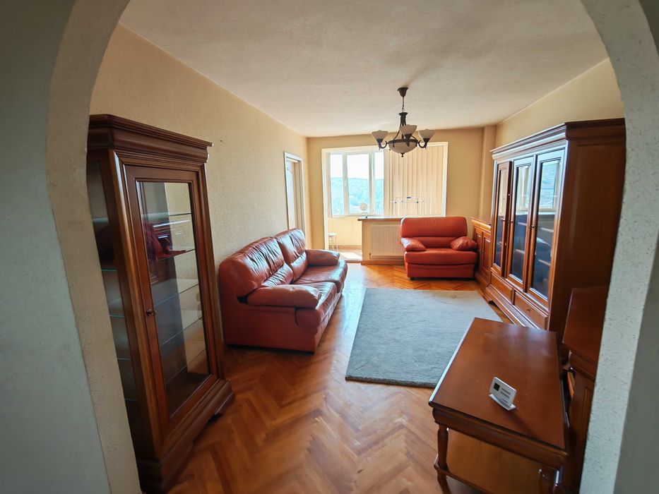 Închiriez apartament cu 2 camere zona Poli 2
