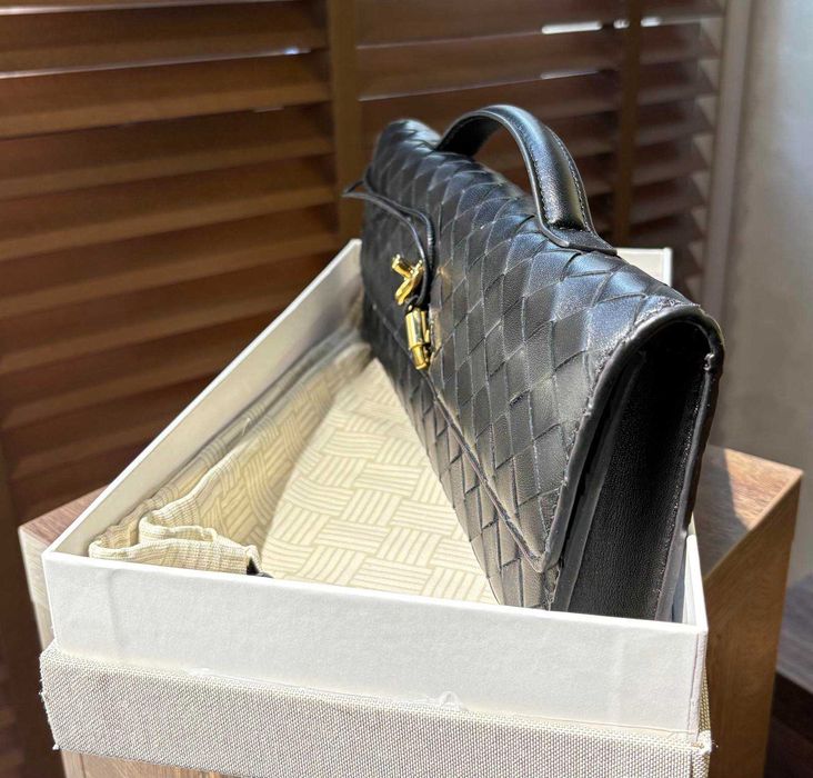 Чанта BottegaVeneta Andiamo Clutch