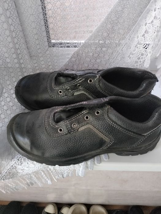 Продам летнюю спец обувь ..