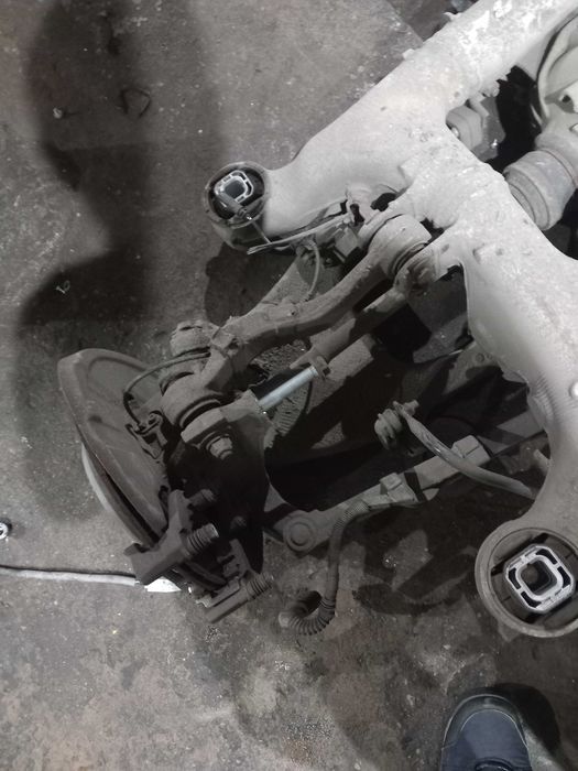 Punte grup spate fuzeta brat amortizor stanga dreapta BMW F10 F11 LCI