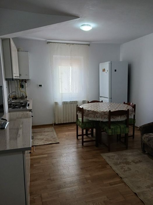 Închiriez apartament cu doua camere  pe strada Cuza Vodă în Roman