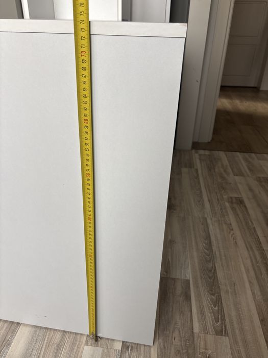 Бяло бюро с етажерка и шкафове