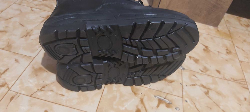 Продавам мъжки черни кубинки номер 45