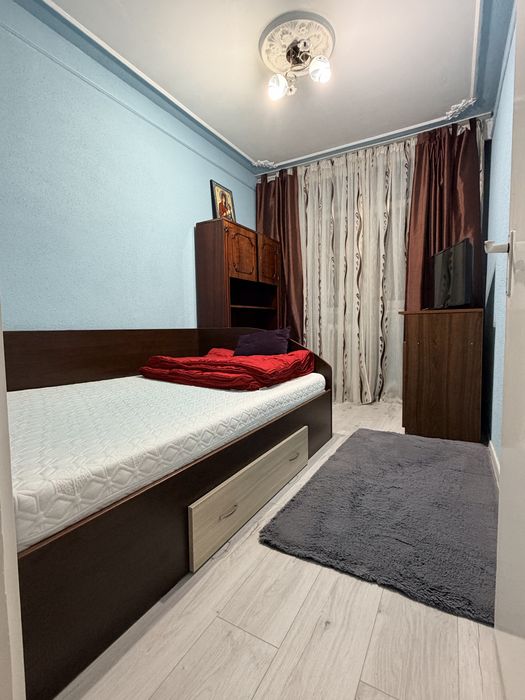 De inchiriat Apartament 3 camere decomandat