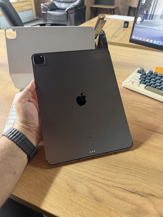 iPad Pro 12.9 (SIM)