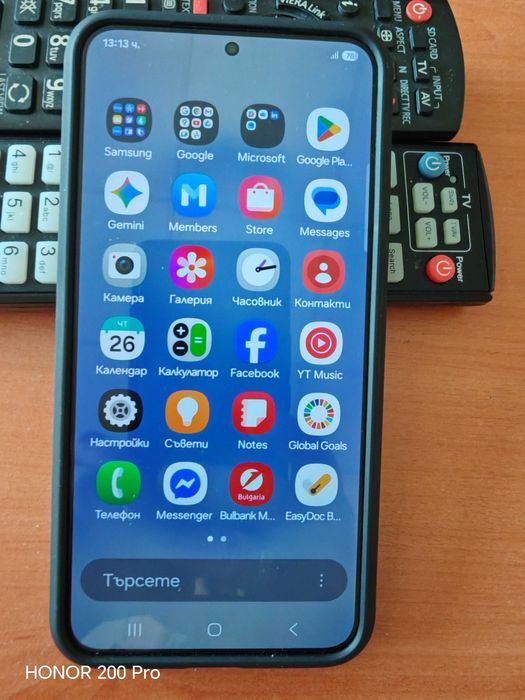 Samsung s25 plus 12/512 с гаранция на 3 месеца и 4 зарядки