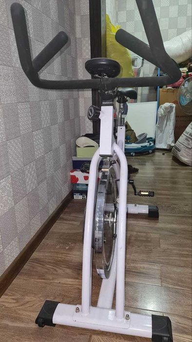 Высококачественный тренажёрный велосипед. Состояние хорошая.