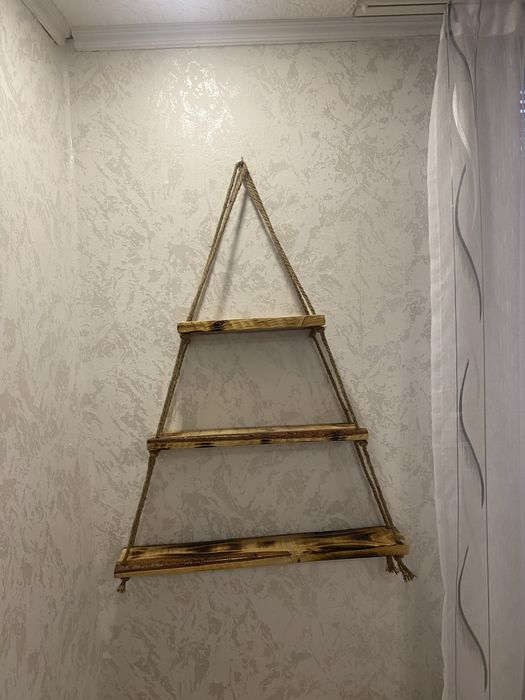 Дървени рустик стелажи и етажерки