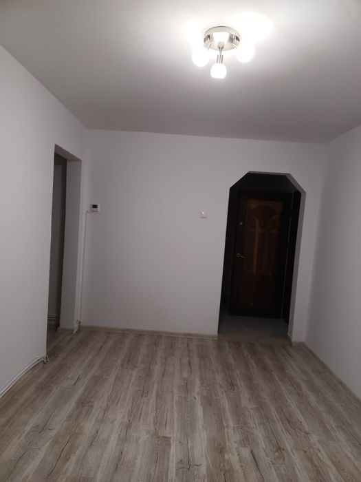 Vand apartament cu 2 camere