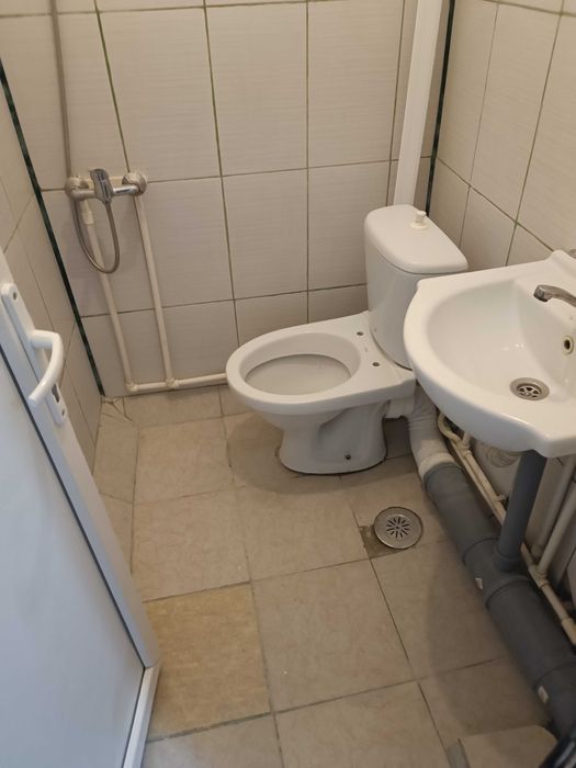 Garsoniera confort 3 Rahova Etaj 2 renovata(parchet nou,zugravita,boiler apa calda,retea gaze pana la vecin)