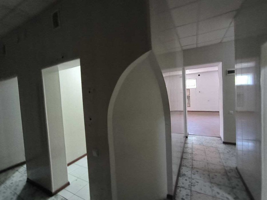 Ijara ofis, ombor, dokon uchun 123 m2 Furqat bog'i oldida joylashgan