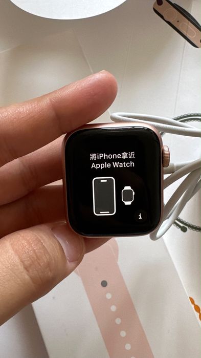 Продам Apple Watch SE