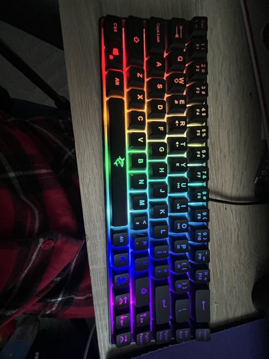 Vand tastatura sharp