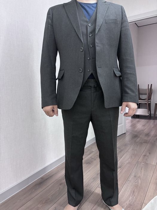 Продам классический костюм