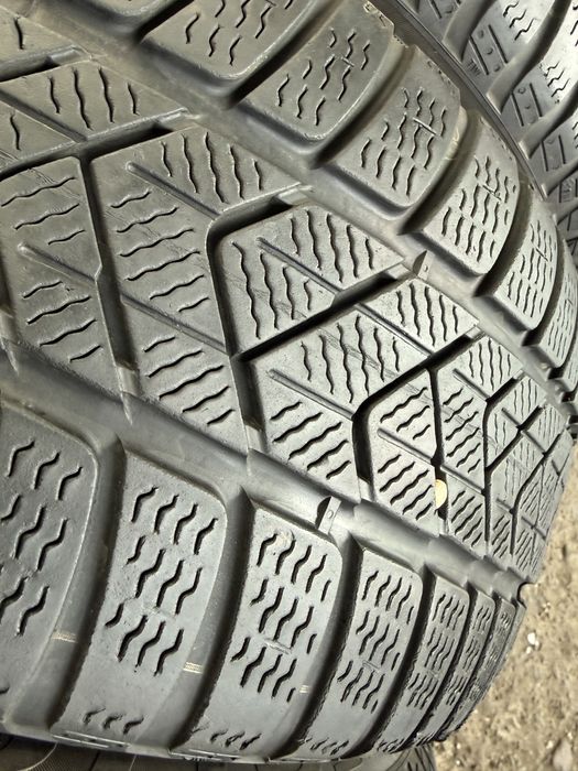 4x Anvelope iarna 245/45 R18 - Pirelli  Sotto Zero 3 Winter