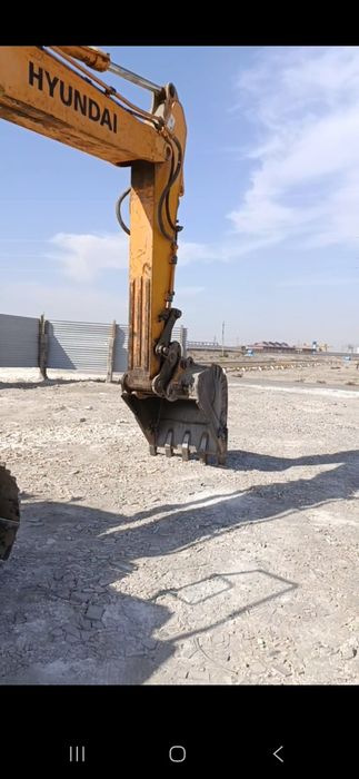 Ekskavator HYUNDAI 300 sotiladi