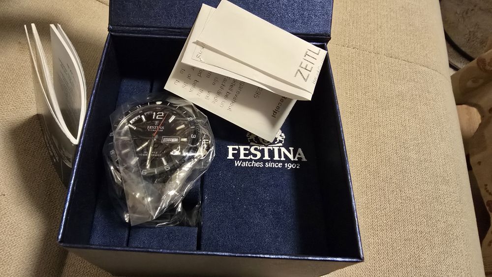Часовник Фестина нов с международна гаранция.