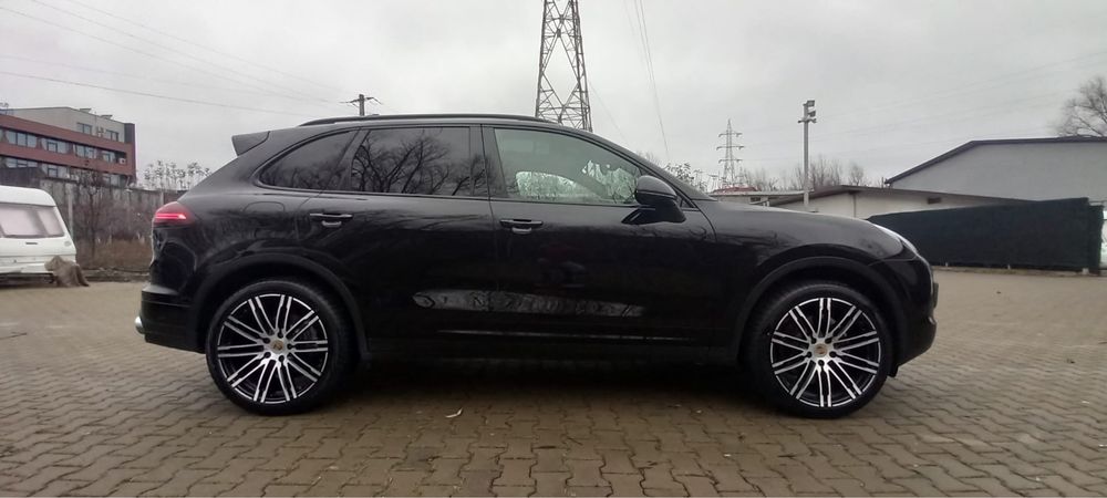 Porsche Cayenne 2016 Platinum Edition Euro 6