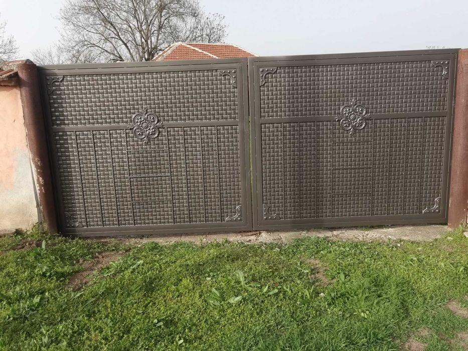 Фургони, навеси, павилиони, метални конструкции,