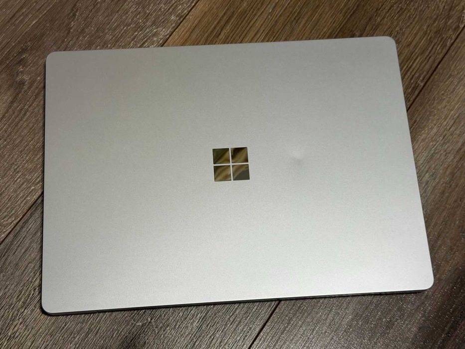 Microsoft Surface Laptop Go i5-1035G1/4RAM/64SSD/Intel UHD/Touchscreen