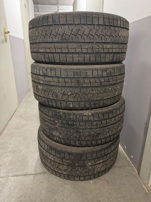Продам зимние Шины 245/40 R19