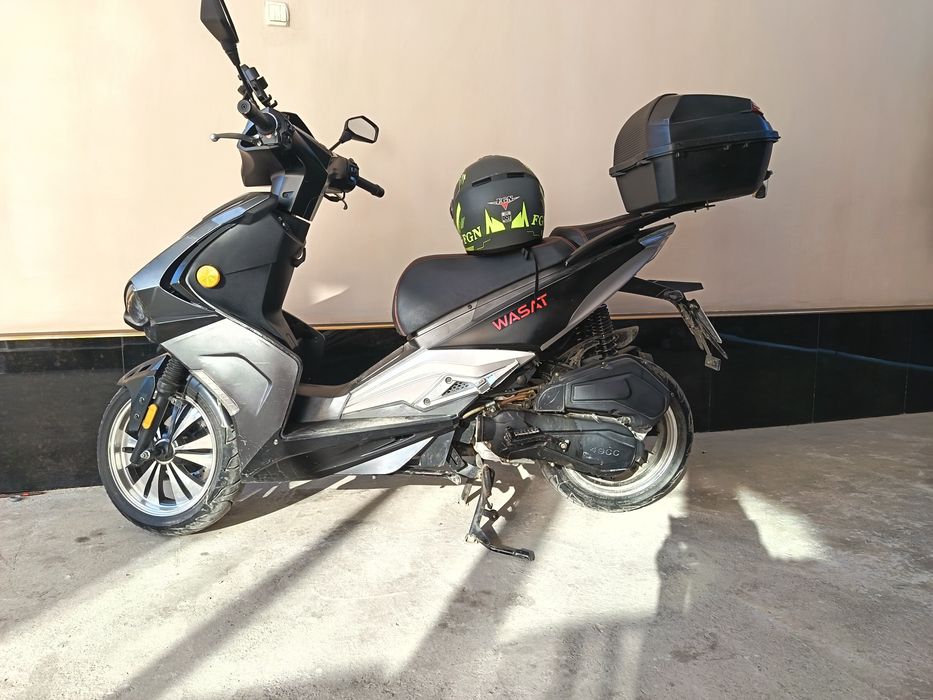 Скутер идеал холатда сотилади