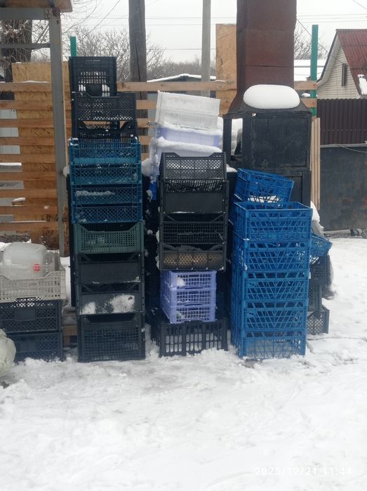 Ящики пластиковые разные